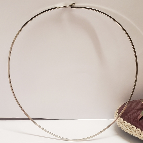 Minimalist Silvertone Thin Metal Choker - Picture 2 of 9